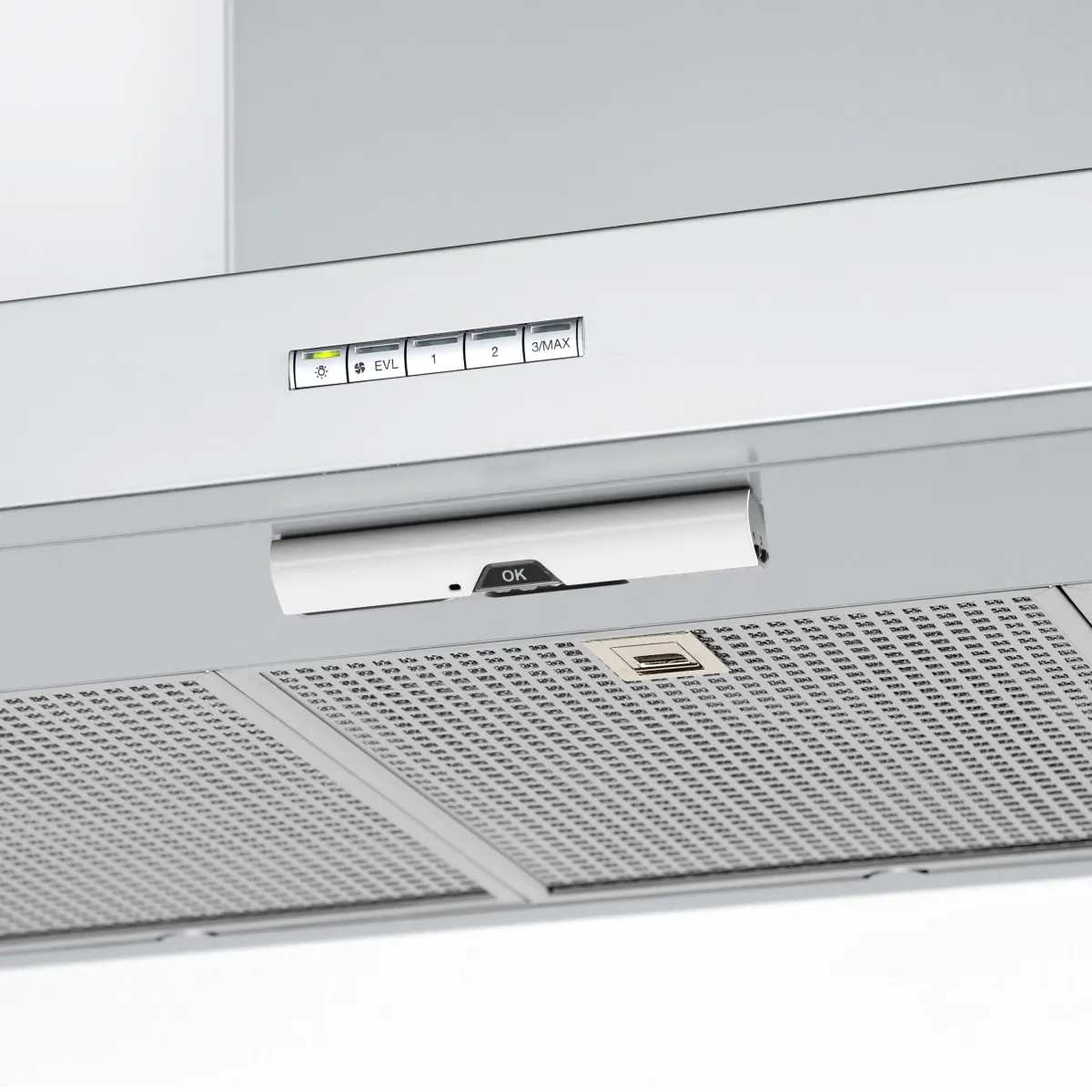 Protège-plaque SécuriPlaque monté sur une hotte de cuisson en acier inoxydable